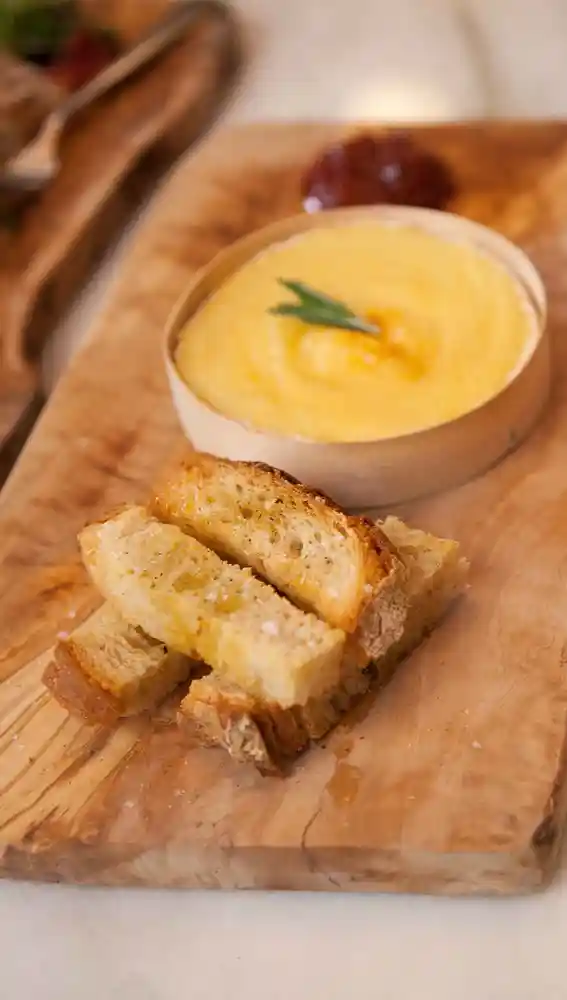 Camembert grillé del restaurante Propaganda Camembert grillé del restaurante Propaganda