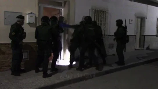 Así fue el momento en el que la Guardia Civil dio un golpe al clan de El Patrón: "Es la primera vez que veo esto" Así fue el momento en el que la Guardia Civil dio un golpe al clan de El Patrón: "Es la primera vez que veo esto"