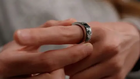 El nuevo anillo con sus botones de control El nuevo anillo con sus botones de control