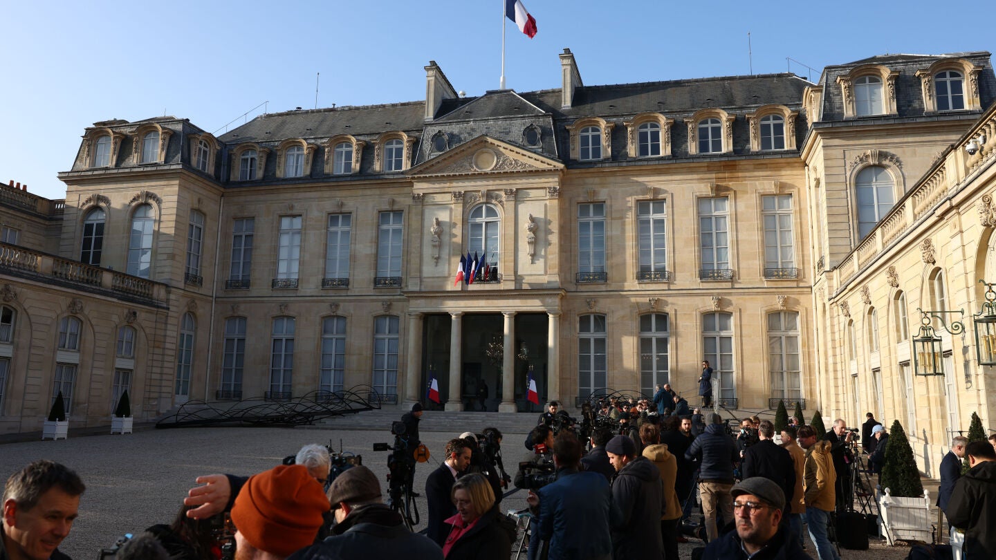 Los medios se preparan antes de la cumbre que se celebra en el Elíseo de París para apoyar a Ucrania
