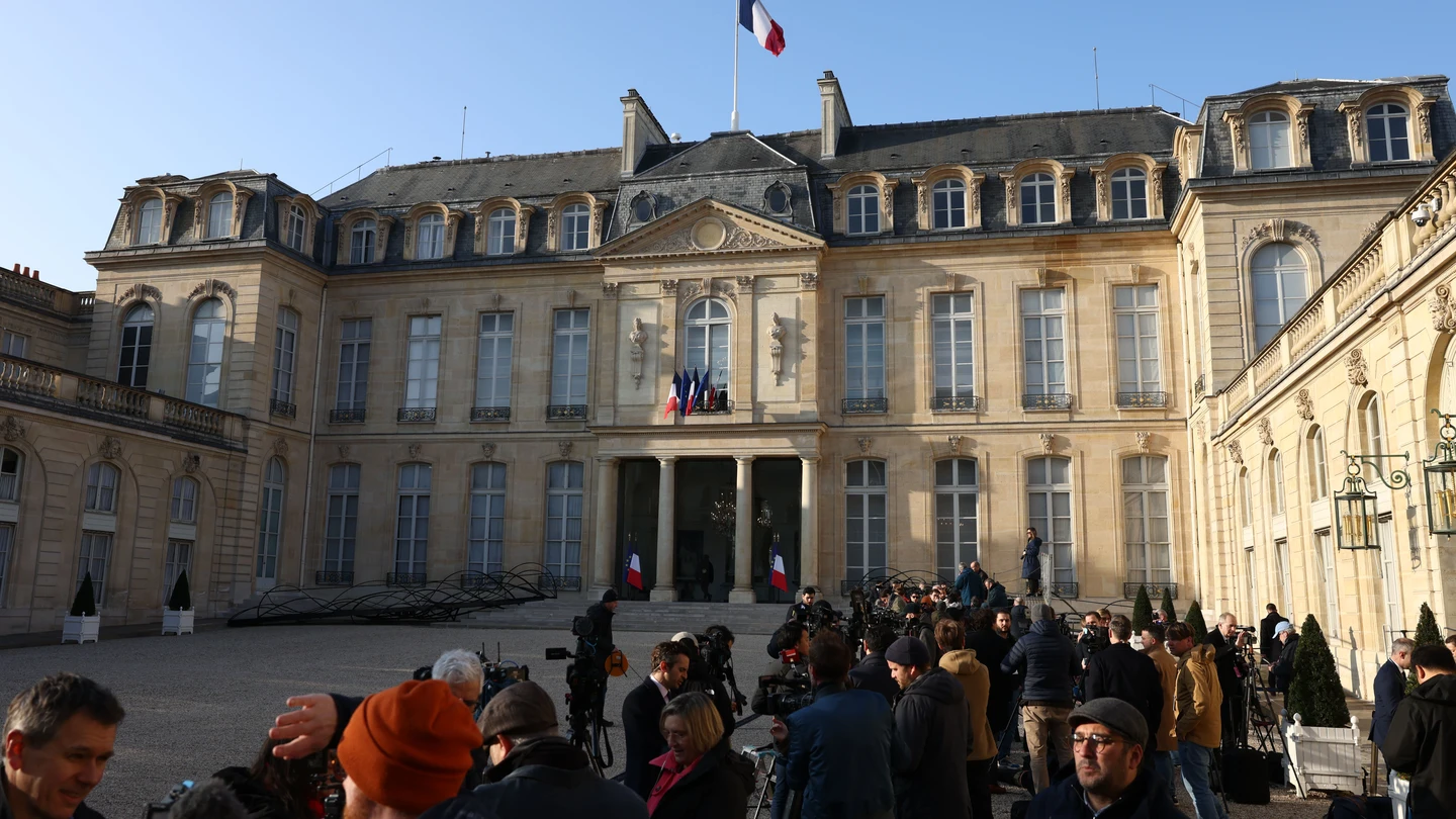 Los medios se preparan antes de la cumbre que se celebra en el Elíseo de París para apoyar a Ucrania Los medios se preparan antes de la cumbre que se celebra en el Elíseo de París para apoyar a Ucrania