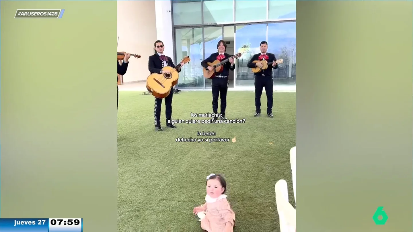 Unos mariachis versionan 'Baby Shark' para sorprender a una niña: así reacciona la pequeña Unos mariachis versionan 'Baby Shark' para sorprender a una niña: así reacciona la pequeña