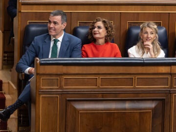 El presidente del Gobierno, Pedro Sánchez, María Jesús Montero y Yolanda Díaz