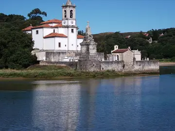 Iglesia de Nuestra Señora de los Dolores de Llanes Iglesia de Nuestra Señora de los Dolores de Llanes