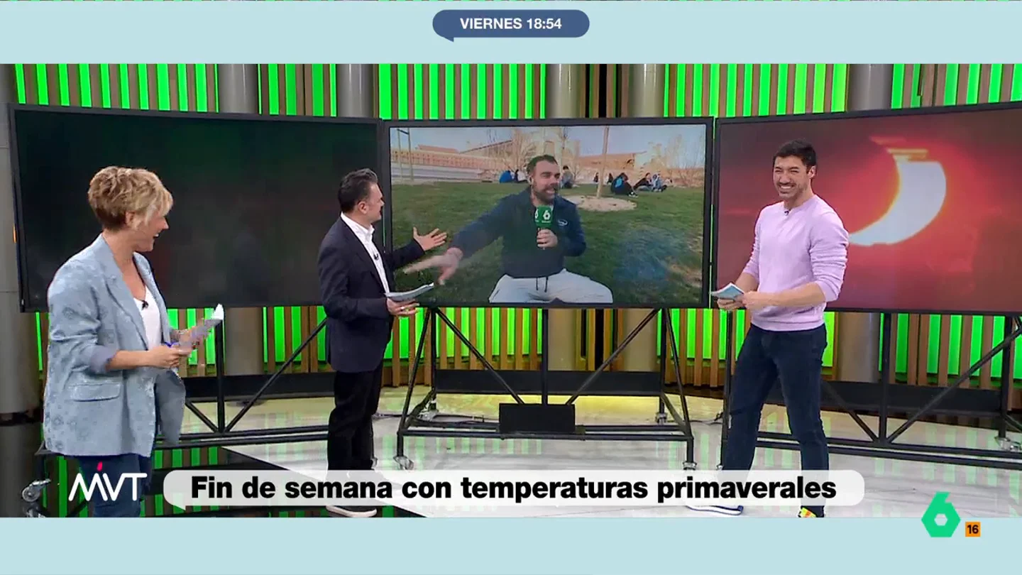 Cristina Pardo a Javier Bastida, por no haber hecho amigos en el parque: "Eso es que no has encendido la aplicación" El reportero ha conectado en directo con Más Vale Tarde para hablar del tiempo de Madrid pero se ha lamentado de que no ha conseguido hacer ningún amigo. La 'confesión' ha provocado que, desde el plató, sus compañeros le lancen varias pullas.