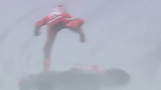 Durísima caída de Marc Márquez sobre mojado en Austin Durísima caída de Marc Márquez sobre mojado en Austin