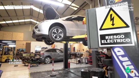 Sin manchas de grasa, sin ruido y motores como computadoras: así se ve un taller especializado en coches eléctricos laSexta Columna se adentra en el taller de Jorge González, un mecánico pionero de los vehículos eléctricos, que en este vídeo explica las notables ventajas en materia de mantenimiento del coche eléctrico frente al de combustión.