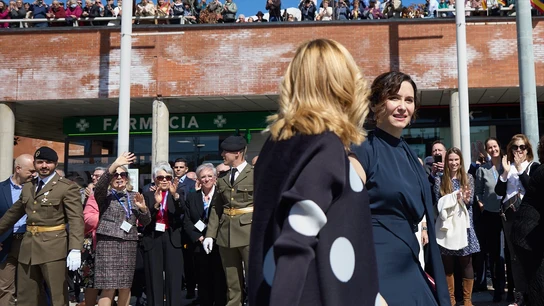 Isabel Díaz Ayuso y la alcaldesa de Alcobendas, Rocío García Alcántara, durante la jura de bandera en Alcobendas Isabel Díaz Ayuso y la alcaldesa de Alcobendas, Rocío García Alcántara, durante la jura de bandera en Alcobendas