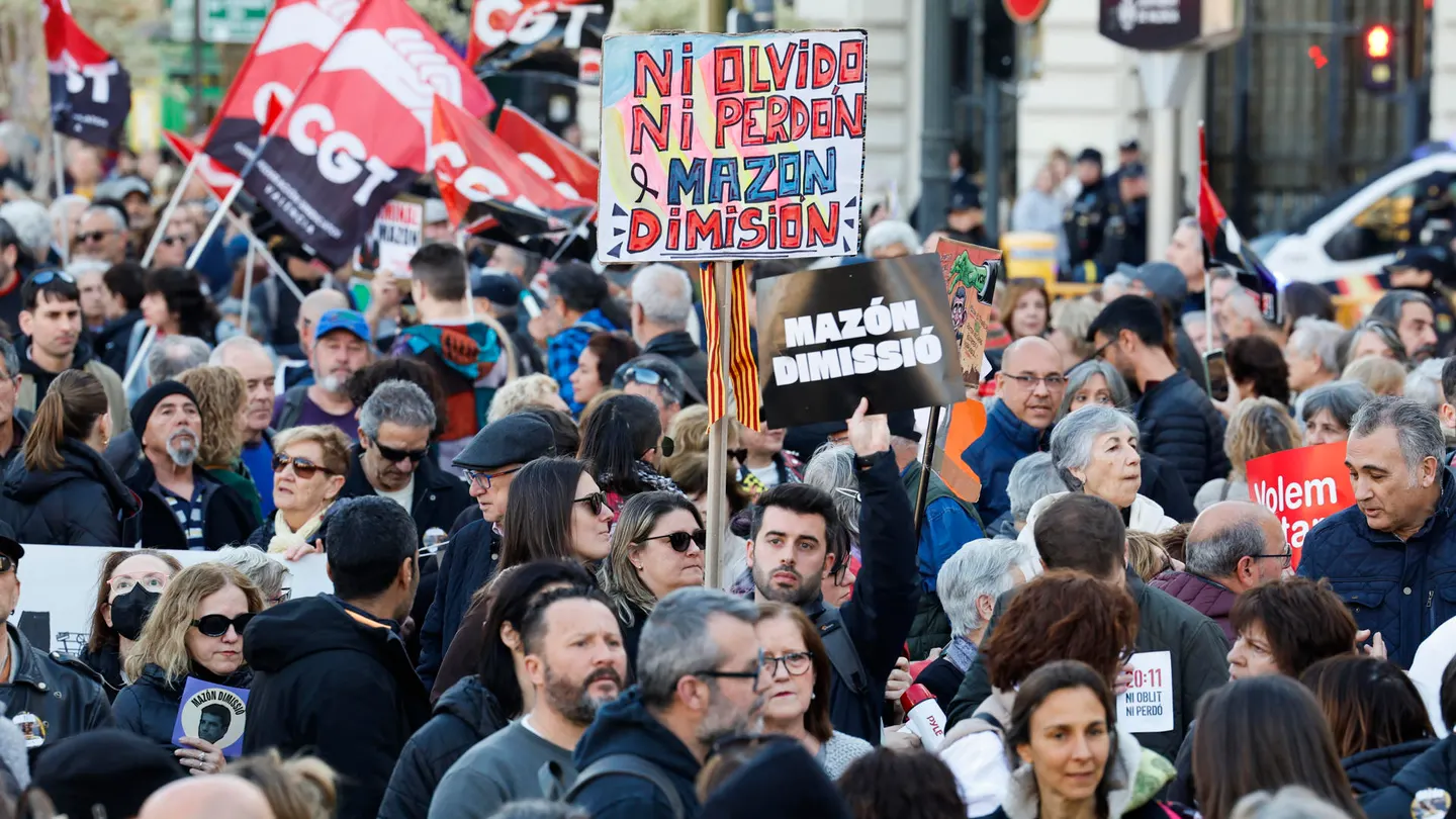 Manifestación en Valencia para pedir la dimisión de Mazón por su gestión de la DANA Manifestación en Valencia para pedir la dimisión de Mazón por su gestión de la DANA