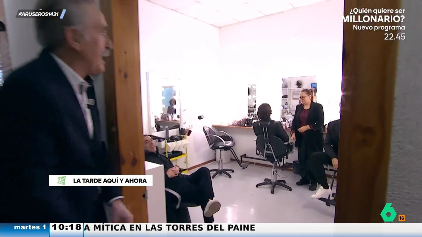 Juan y Medio, a Café Quijano: "Dijimos que hoy venían unos artistazos, pero da igual, que actúen ellos" Juan y Medio, a Café Quijano: "Dijimos que hoy venían unos artistazos, pero da igual, que actúen ellos"