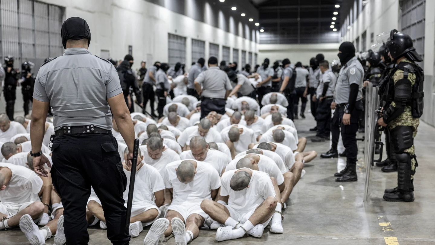 El Centro de Confinamiento de Terroristas en Tecoluca, El Salvador El Centro de Confinamiento de Terroristas en Tecoluca, El Salvador