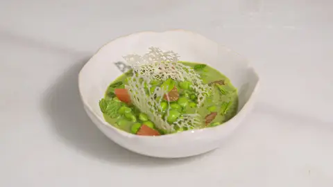 Entrante: guisantes, bacalao, hierbabuena y cítricos Entrante: guisantes, bacalao, hierbabuena y cítricos