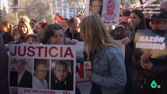 Las lágrimas de Dolores tras perder a su marido y a sus hijos en la DANA: "Estoy muerta por dentro" Las lágrimas de Dolores tras perder a su marido y a sus hijos en la DANA: "Estoy muerta por dentro"
