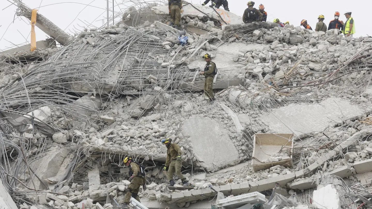 Tareas de rescate en Birmania tras el terremoto. Tareas de rescate en Birmania tras el terremoto.