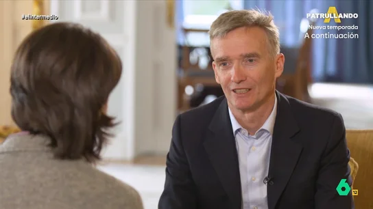 Alex Ellis, embajador de Reino Unido, se sincera con Inés Rodríguez sobre cómo es tener un hijo en el espectro autista Hoy, Día Mundial del Autismo, Inés Rodríguez entrevista al embajador de Reino Unido, Alex Ellis, cuyo hijo se encuentra en el espectro autista. En este vídeo explica cómo recibió el diagnóstico y los retos que han tenido que afrontar.