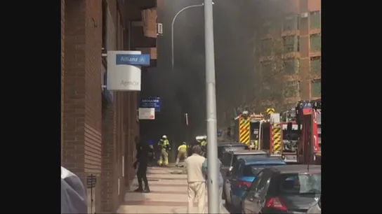 Un incendio en un garaje deja dos bomberos muertos y varios heridos en Alcorcón (Madrid) Un incendio en un garaje deja dos bomberos muertos y varios heridos en Alcorcón (Madrid)