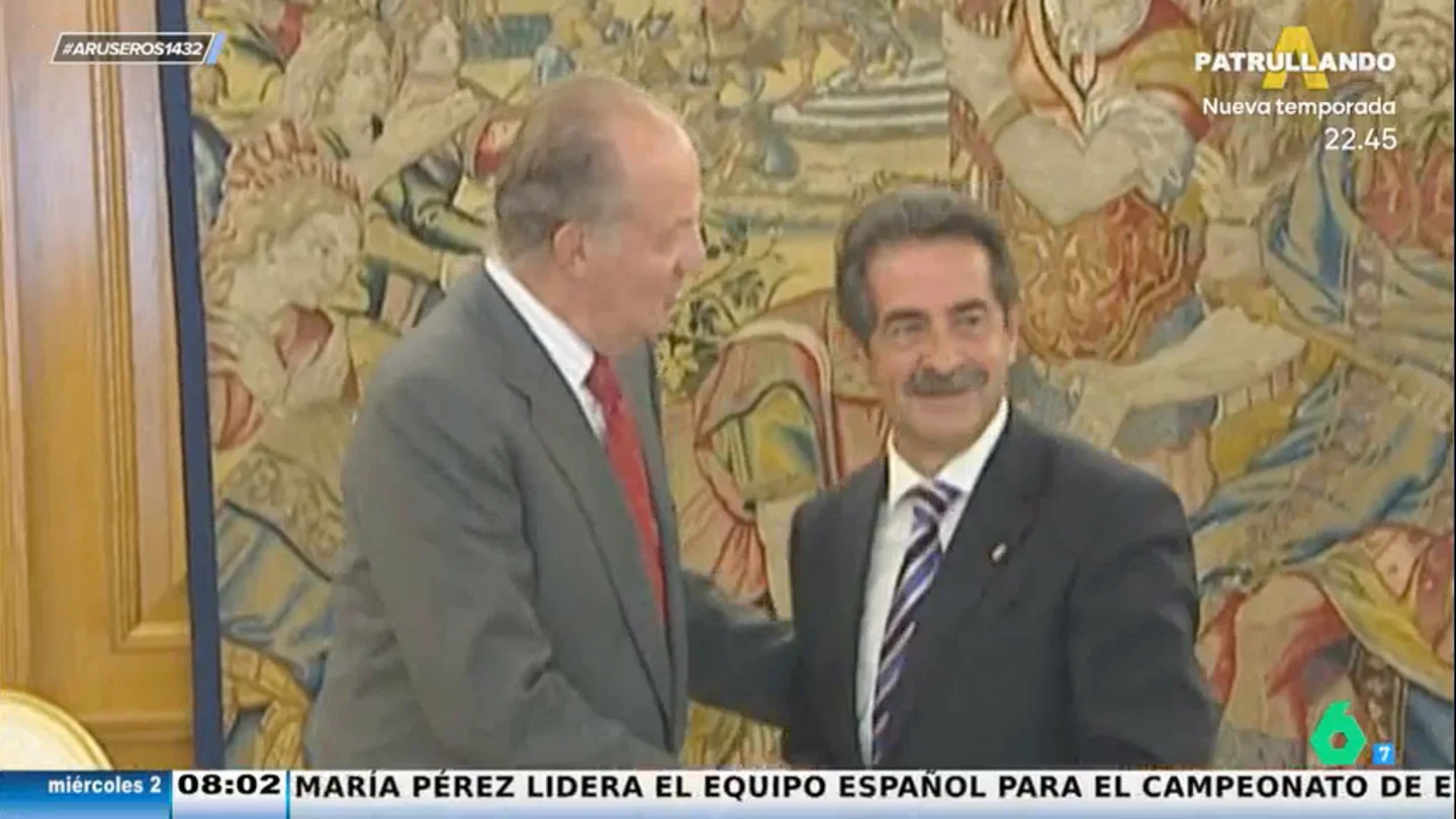 Alfonso Arús recuerda el dardo de Revilla a Juan Carlos I en una cabalgata de Reyes: "Tened cuidado con otro rey, que se lo ha llevado todo" Alfonso Arús recuerda el dardo de Revilla a Juan Carlos I en una cabalgata de Reyes: "Tened cuidado con otro rey, que se lo ha llevado todo"