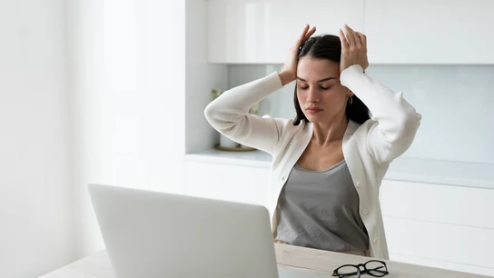 Mujer estresada. Mujer estresada.