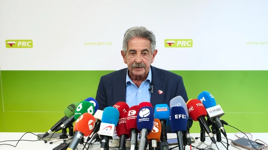 El secretario general del PRC y expresidente de Cantabria, Miguel Ángel Revilla, durante una rueda de prensa, a 2 de abril de 2025. El secretario general del PRC y expresidente de Cantabria, Miguel Ángel Revilla, durante una rueda de prensa, a 2 de abril de 2025.