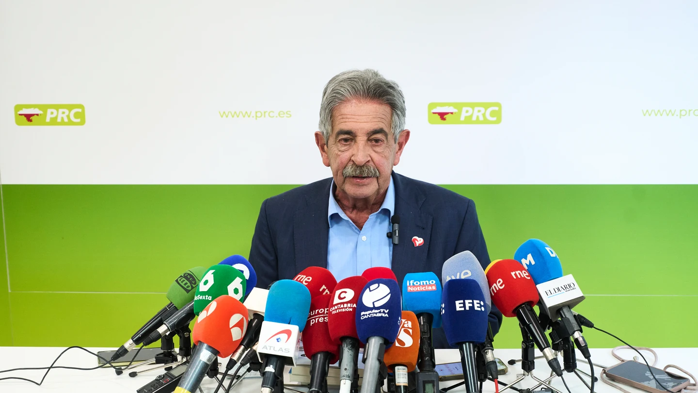 El secretario general del PRC y expresidente de Cantabria, Miguel Ángel Revilla, durante una rueda de prensa, a 2 de abril de 2025. El secretario general del PRC y expresidente de Cantabria, Miguel Ángel Revilla, durante una rueda de prensa, a 2 de abril de 2025.