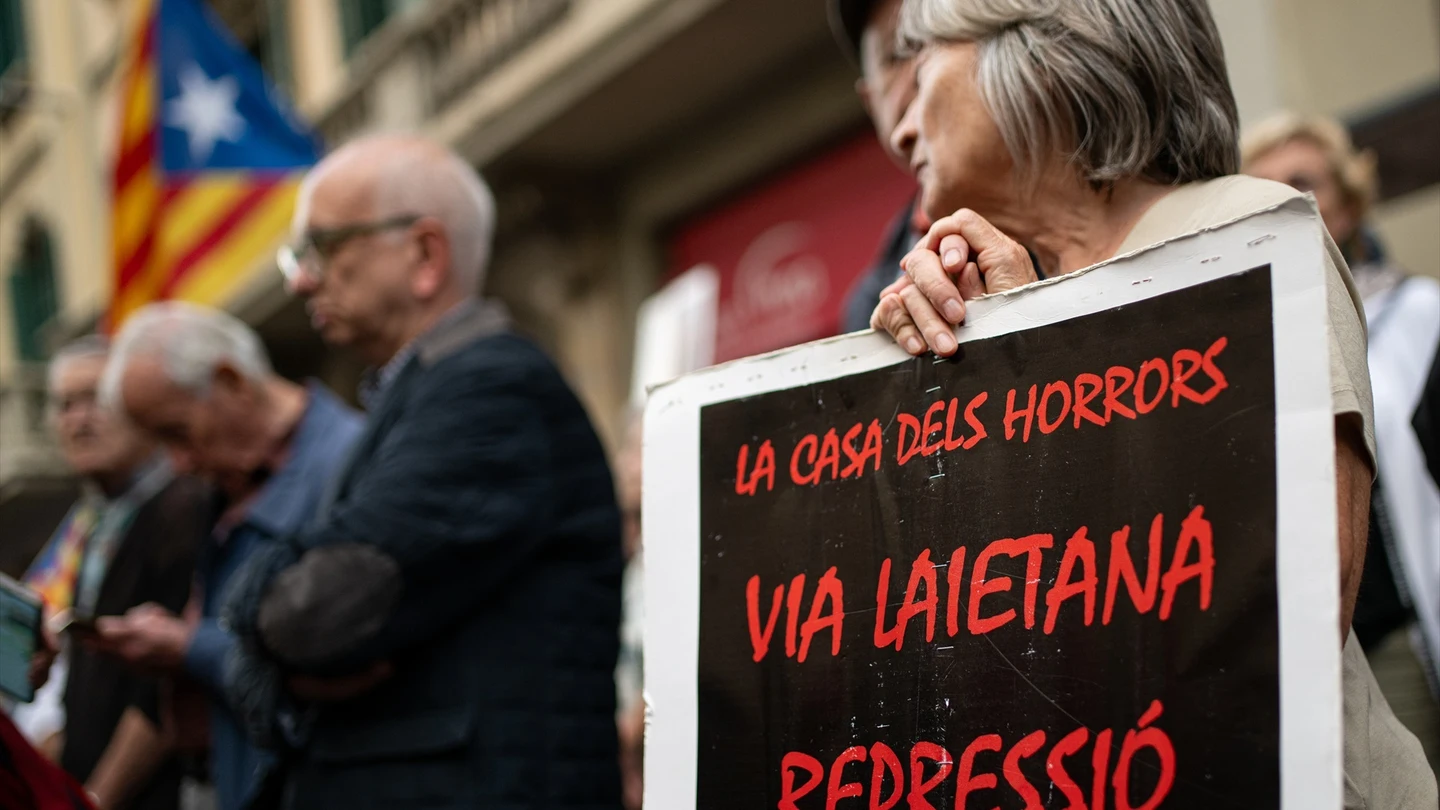 Concentración para pedir que la Jefatura de Policía Nacional de Vía Laietana sea centro de memoria histórica Concentración para pedir que la Jefatura de Policía Nacional de Vía Laietana sea centro de memoria histórica