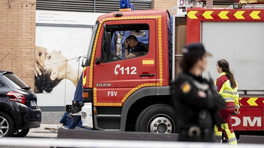 Un bombero afectado por la pérdida de sus compañeros, a 2 de abril de 2025, en Alcorcón, Madrid Un bombero afectado por la pérdida de sus compañeros, a 2 de abril de 2025, en Alcorcón, Madrid