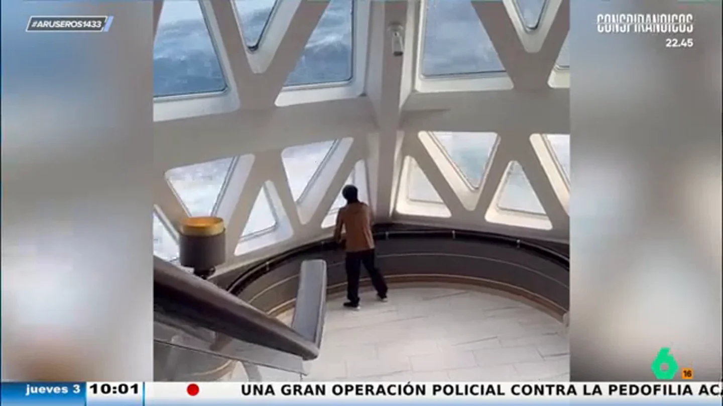 Alfonso Arús, al ver las terroríficas imágenes de un crucero impactando con olas de 12 metros: "No me veréis ahí de vacaciones" Alfonso Arús, al ver las terroríficas imágenes de un crucero impactando con olas de 12 metros: "No me veréis ahí de vacaciones"
