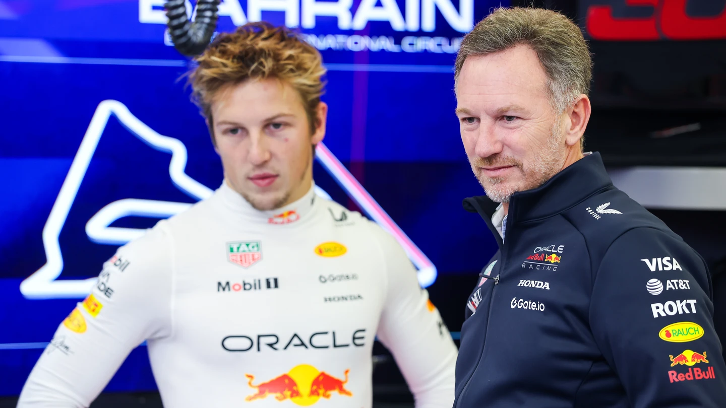 Liam Lawson y Christian Horner Liam Lawson y Christian Horner