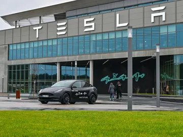 Tesla Tesla