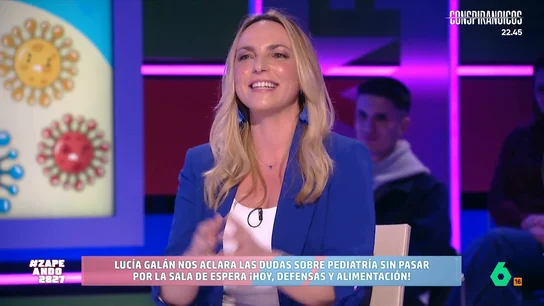 La pediatra Lucía Galán desvela cómo diferenciar los mocos de alergia y los de resfriado La pediatra indica que una rinitis alérgica se caracteriza por un moco transparente mientras que, en el caso de un resfriado, la mucosidad empieza transparente pero su color sigue evolucionando hasta el verde. Descubre otras características en el vídeo principal.