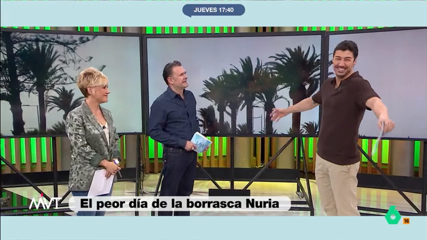 "Dejamos a los Teletubbies y vamos con Gargamel": la broma de Iñaki López sobre la vestimenta de los colaboradores de MVT "Dejamos a los Teletubbies y vamos con Gargamel": la broma de Iñaki López sobre la vestimenta de los colaboradores de MVT