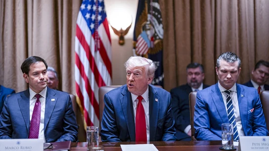 El Pentágono abre una investigación al secretario de Defensa de Trump por el escándalo de Signal De izquierda a derecha, Marco Rubio, secretario de Estado de EEUU, el presidente, Donald Trump, y el secretario de Defensa, Pete Hegseth