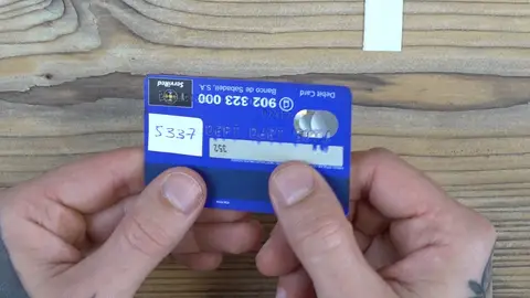 ¿Por qué los expertos bancarios sugieren añadir una pegatina a tu tarjeta? ¿Por qué los expertos bancarios sugieren añadir una pegatina a tu tarjeta?