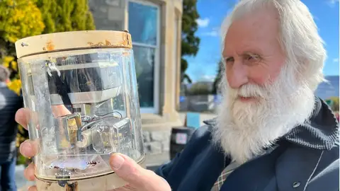 Cámara encontrada en el Lago Ness Cámara encontrada en el Lago Ness