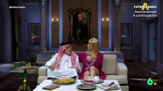 'Barbara Rey', pide al 'emérito' que la demande como a Revilla: "Podría protagonizar mi propio musical: 'Al ladín del rey'" La 'vedette' visita al 'rey Juan Carlos I' en Abu Dabi para pedirle que le ponga una demanda como a Miguel Ángel Revilla. Esto, en su opinión, le permitirá visitar muchos platós y, además, estar en boca de todos.