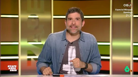 La 'advertencia' de Nacho García a Donald Trump tras los aranceles: "No more calamaritos for you, te fastidias" La red se ha llenado de memes después del anuncio del plan arancelario de Donald Trump. Por ejemplo, el humorista Fede de Juan ha creado un divertido montaje en el que Trump canta platos como un camarero.