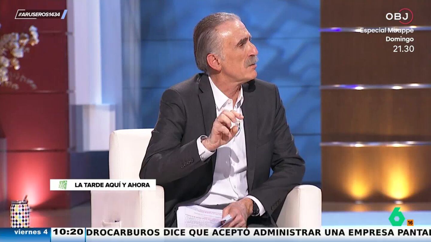 Juan y Medio y su 'pullita' sobre si se "forran m&aacute;s los botones o los pol&iacute;ticos" 