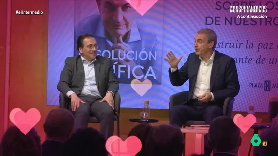 Isma Juárez 'envidia' la mirada que dedica Albares a Zapatero: "Mira que sonrisilla, eso es amor" José Luis Rodríguez Zapatero ha presentado su nuevo libro, 'La solución pacífica', y el reportero no podía faltar a este evento. Juárez ha podido charlar con Santos Cerdán al que ha preguntado por sus enfados.