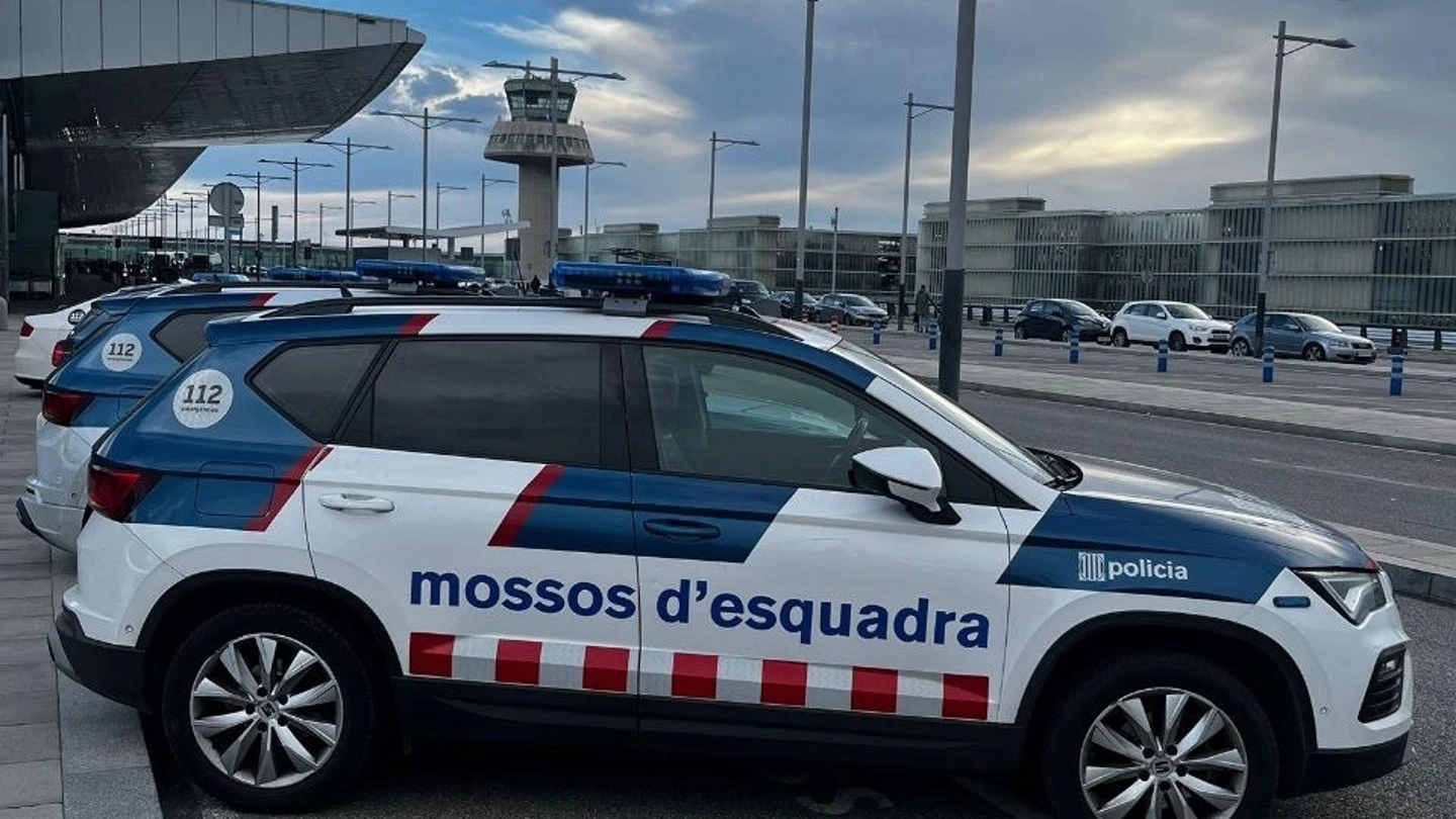 Activan alerta por humo en el aeropuerto de El Prat por un incendio sin afectación operativa Activan alerta por humo en el aeropuerto de El Prat por un incendio sin afectación operativa