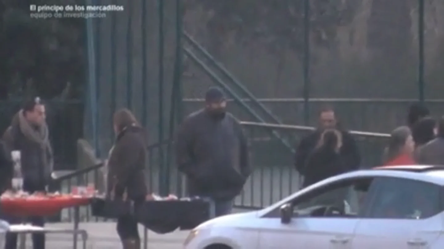 Asi creó el príncipe gitano un nuevo mercadillo en Barro, "un lugar donde establece sus propias reglas" Asi creó el príncipe gitano un nuevo mercadillo en Barro, "un lugar donde establece sus propias reglas"