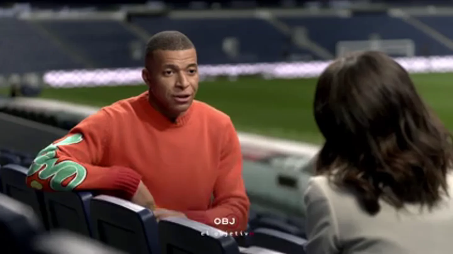 Mbappé explica cómo gestiona la fama: "Siempre hay que ir con humildad; fuera del campo eres un humano más" Mbappé explica cómo gestiona la fama: "Siempre hay que ir con humildad; fuera del campo eres un humano más"