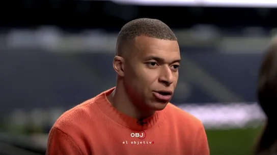 Mbappé desvela la "buena" relación que tiene con Florentino Pérez: "Ha estado a mi lado incluso cuando le decía que me quedaba en París" Mbappé desvela la "buena" relación que tiene con Florentino Pérez: "Ha estado a mi lado incluso cuando le decía que me quedaba en París"