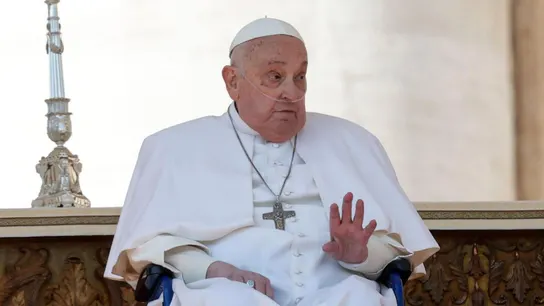 Imagen de archivo del papa Francisco en la plaza de San Pedro Imagen de archivo del papa Francisco en la plaza de San Pedro