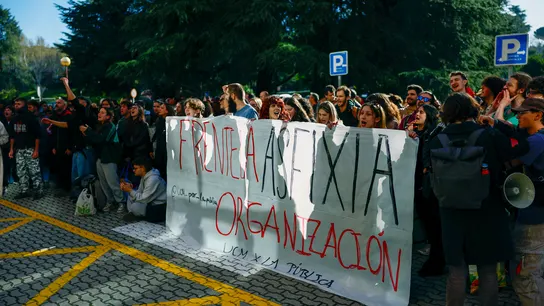 Imágen de archivo de una concentración ante el rectorado de la Complutense Imágen de archivo de una concentración ante el rectorado de la Complutense