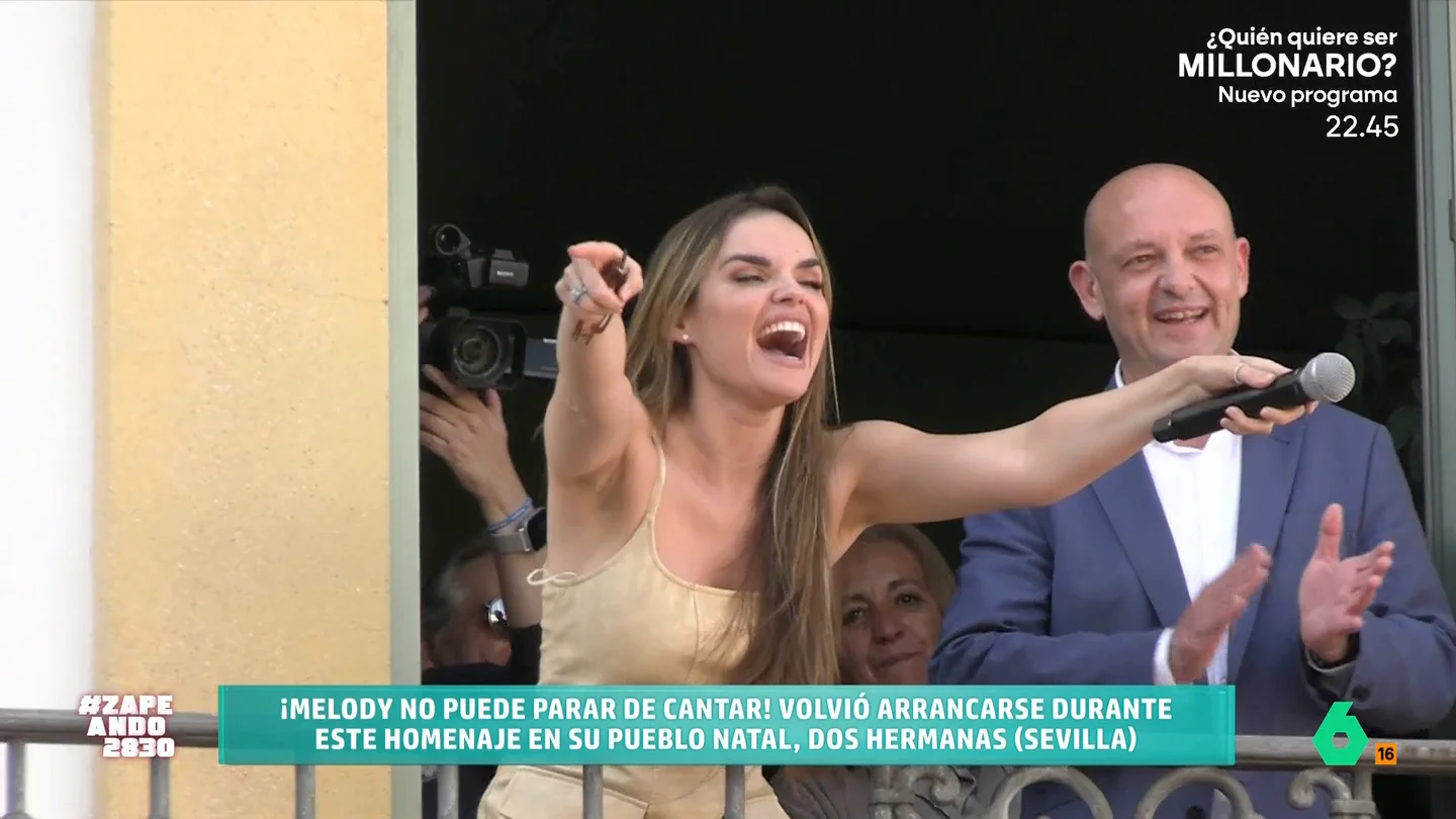 Dani Mateo, tras ver a Melody cantando 'Esa diva' en su homenaje en Dos Hermanas: "Va al McAuto y se lo canta también" Melody recibía un homenaje en su localidad natal, Dos Hermanas, y "no os lo vais a creer, cantó", ironiza María Gómez en este vídeo sobre nuestra candidata de este año a Eurovisión.