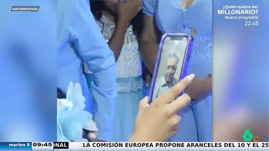 El emotivo momento de una joven bailando por videollamada con su padre en su cumpleaños El emotivo momento de una joven bailando por videollamada con su padre en su cumpleaños
