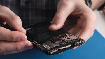 Antes de entregar tu teléfono a los técnicos, activa esta función para proteger tu información