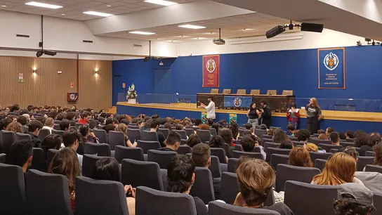 Asamblea estudiantil en la Facultad de Matemáticas de la Universidad Complutense, previa al encierro. Asamblea estudiantil en la Facultad de Matemáticas de la Universidad Complutense, previa al encierro.