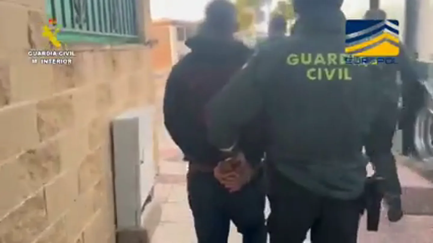 Detienen a 38 personas al desmantelar una red internacional que enviaba droga por paquetería postal Detienen a 38 personas al desmantelar una red internacional que enviaba droga por paquetería postal