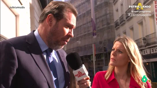 Así reacciona Óscar Puente cuando Andrea Ropero le pregunta por Trump Andrea Ropero pregunta en este vídeo a los políticos, entre ellos Patxi López, Óscar Puente o Gabriel Rufián, sobre el acuerdo contra los aranceles, además de pedirles que definan con una sola palabra a Donald Trump.